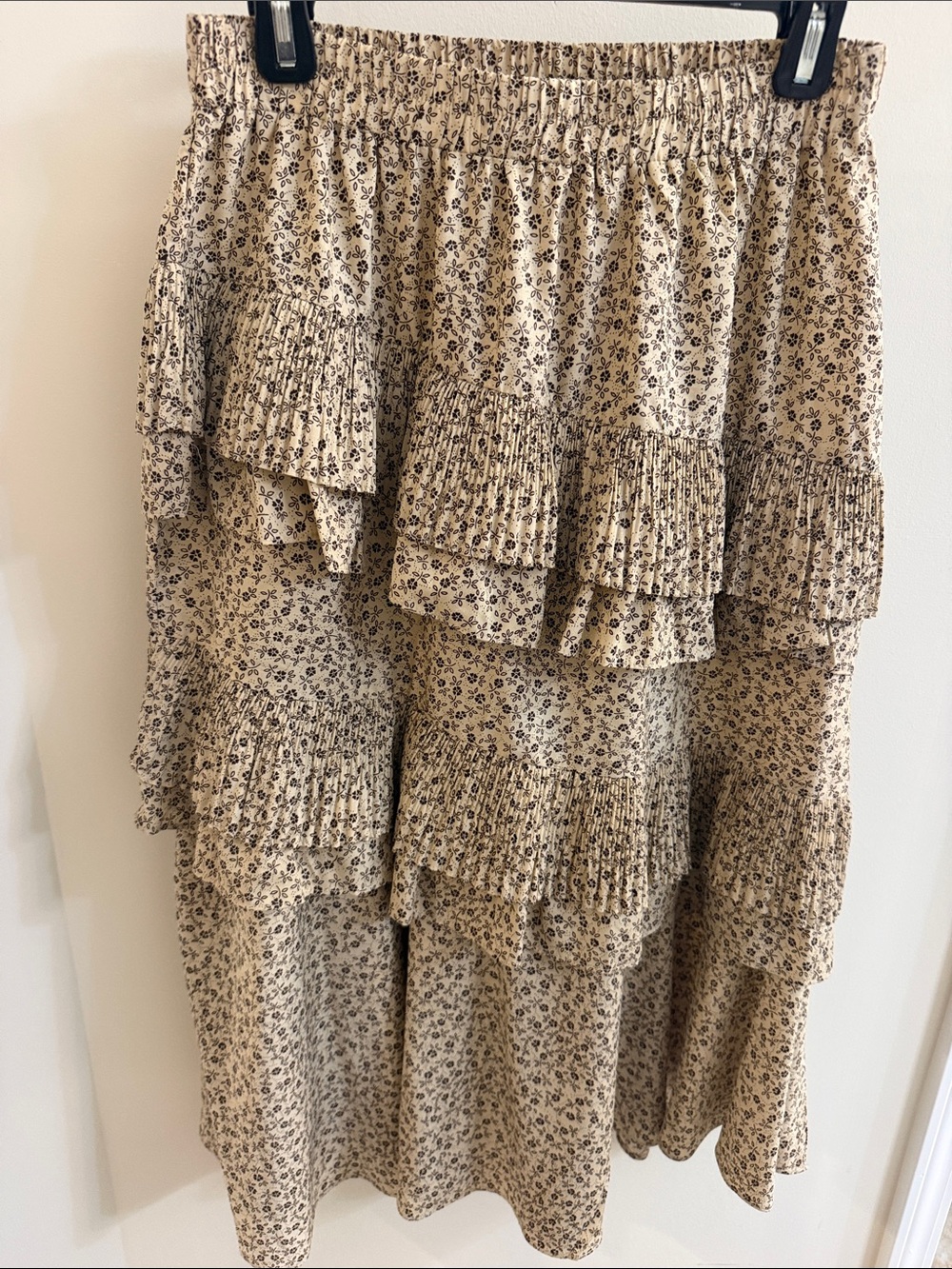 Tiered Ruffle Floral Midi Skirt in Beige, size am